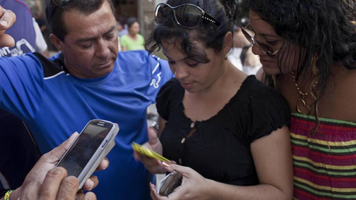 Usuarios de telefonía móvil en Cuba